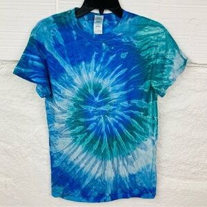 GILDAN blue tie dye swirl heavy cotton short sleeve shirt size small